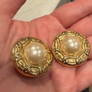 Vintage Giovanni Gold plated and faux pearl Button Earrings